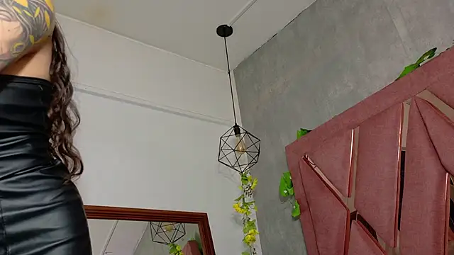 viollettaa  online show from December 5, 6:59 pm