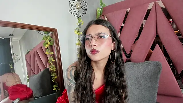 viollettaa  online show from February 17, 7:20 pm