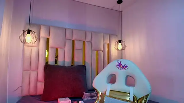 viollettaa  online show from March 12, 6:25 pm