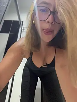 sara calderon online show from December 2, 1:28 pm