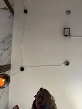 sara calderon online show from December 3, 2:15 pm