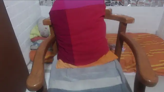 rose-crystal online show from February 24, 12:30 am