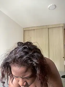 Alexia 24 online show from April 27, 6:39 pm