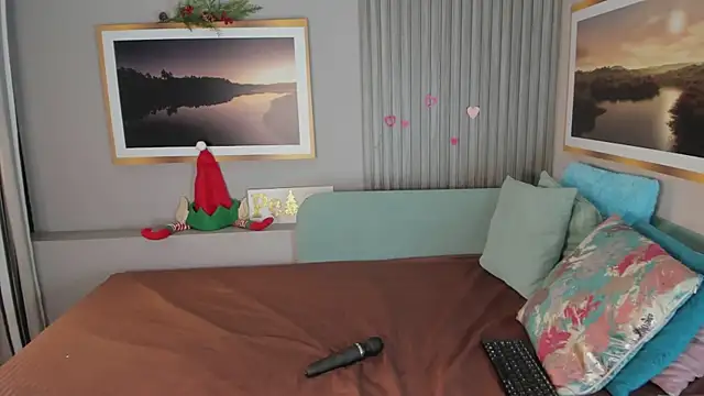 Snapshot of Hailey-Fox chatting on November 9, 10:19 pm Hailey-Fox online show from November 9, 10:19 pm