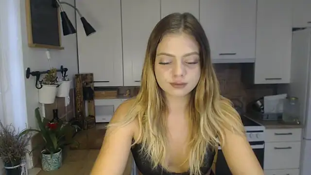 Snapshot of BuffyxLUST chatting on October 9, 7:17 am BuffyxLUST online show from October 9, 7:17 am