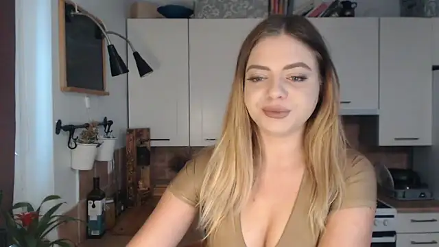 Snapshot of BuffyxLUST chatting on October 23, 8:02 am BuffyxLUST online show from October 23, 8:02 am