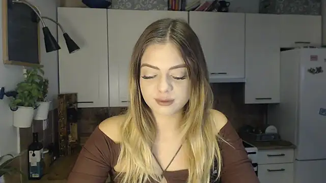 Snapshot of BuffyxLUST chatting on October 28, 7:45 am BuffyxLUST online show from October 28, 7:45 am