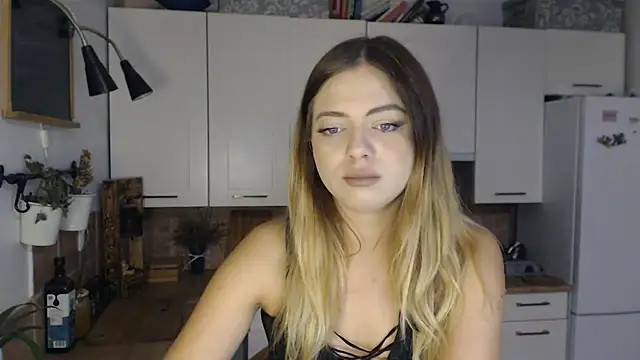 Snapshot of BuffyxLUST chatting on November 10, 8:57 am BuffyxLUST online show from November 10, 8:57 am