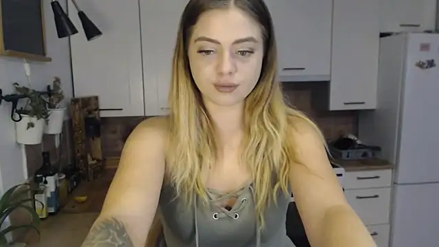 Snapshot of BuffyxLUST chatting on November 11, 10:26 am BuffyxLUST online show from November 11, 10:26 am