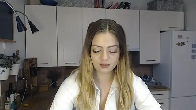 Snapshot of BuffyxLUST chatting on November 12, 8:04 am BuffyxLUST online show from November 12, 8:04 am