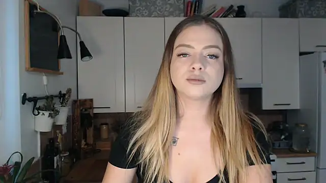 Snapshot of BuffyxLUST chatting on January 13, 7:57 am BuffyxLUST online show from January 13, 7:57 am