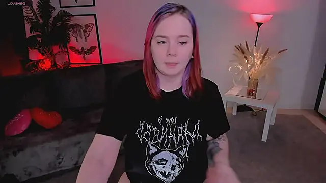 lunaalli online show from February 22, 9:02 pm