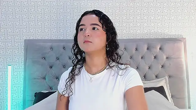 Snapshot of Evaa_Lunna_ chatting on May 9, 8:03 pm Evaa Lunna online show from May 9, 8:03 pm