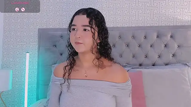 Snapshot of Evaa_Lunna_ chatting on June 2, 8:33 pm Evaa Lunna online show from June 2, 8:33 pm