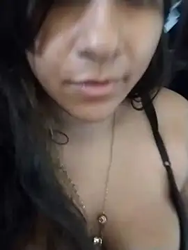 Snapshot of srtsara chatting on December 1, 3:39 pm srtsara online show from December 1, 3:39 pm