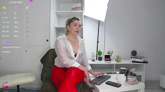 Anna glamlovely online show from January 17, 7:35 am