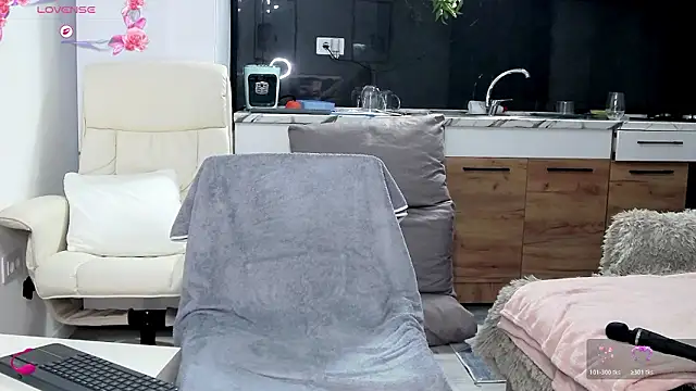 Anna glamlovely online show from February 24, 12:36 pm