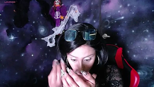 CristaldelLeon s online show from October 3, 7:44 pm