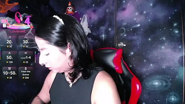 CristaldelLeon s online show from October 7, 2:14 pm