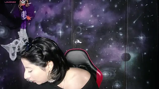 CristaldelLeon s online show from October 18, 7:03 pm