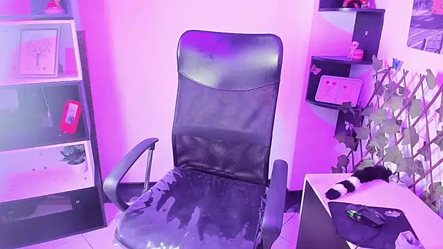 Snapshot of Miha_Cute chatting on October 23, 3:06 am Miha Cute online show from October 23, 3:06 am