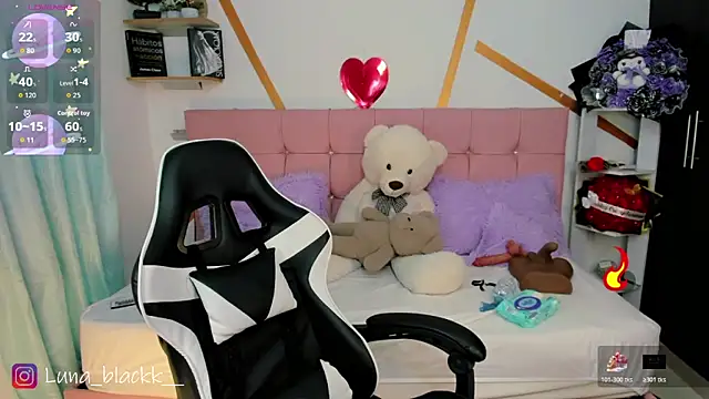 Snapshot of Luna_blackk chatting on June 20, 9:06 pm Luna blackk online show from June 20, 9:06 pm