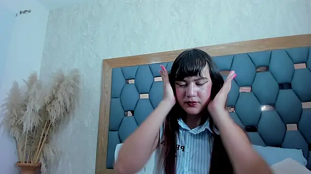 juliette pretty  online show from October 3, 7:11 pm