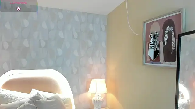 isabella milf  online show from October 30, 7:03 pm