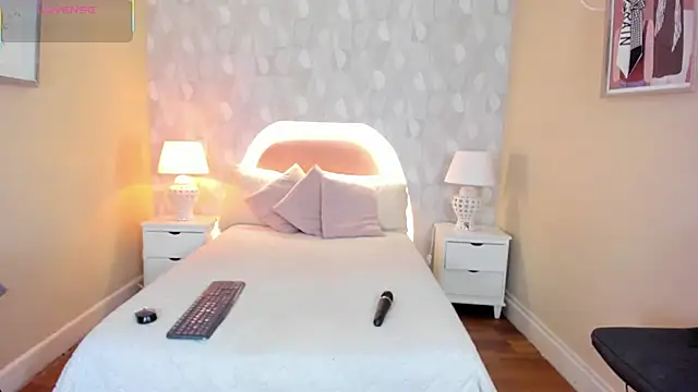 isabella milf  online show from November 19, 7:03 pm