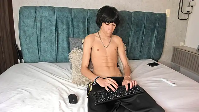 Snapshot of Diamond_twink chatting on June 9, 3:56 pm Diamond twink online show from June 9, 3:56 pm