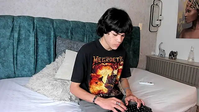 Snapshot of Diamond_twink chatting on June 11, 1:53 pm Diamond twink online show from June 11, 1:53 pm