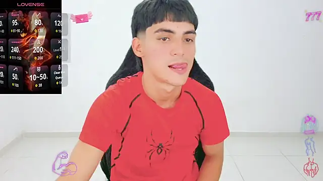Snapshot of Thommy_cute chatting on June 18, 10:36 pm Thommy cute online show from June 18, 10:36 pm