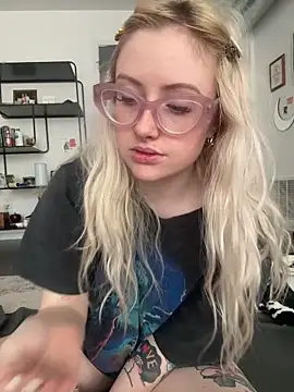 seeunexttuesday online show from November 18, 4:22 pm