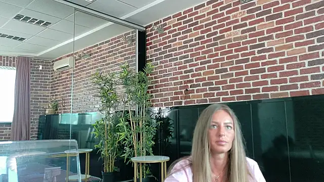MayaHellen online show from May 1, 5:45 am