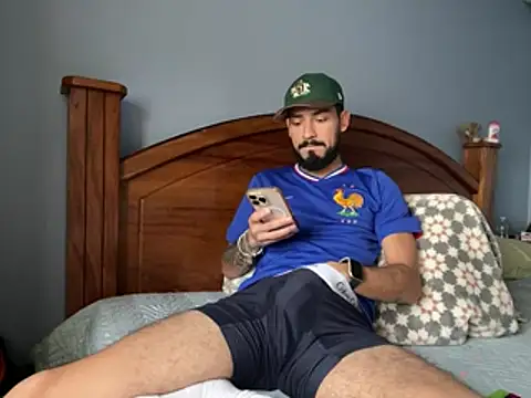 Snapshot of Jonny0399_ chatting on June 23, 9:57 pm Jonny0399 online show from June 23, 9:57 pm