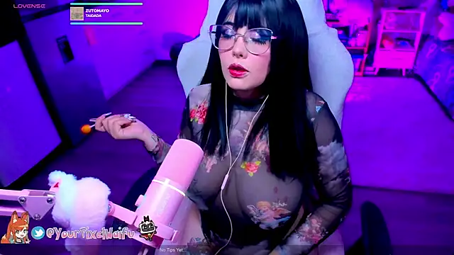 Snapshot of AlyssaRomanova chatting on November 8, 3:18 am AlyssaRomanova online show from November 8, 3:18 am