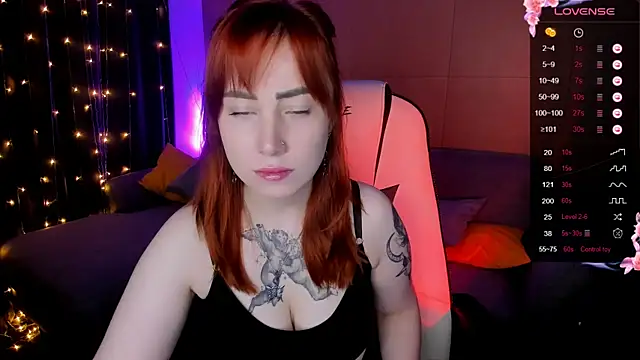 Snapshot of deboramoore chatting on October 20, 2:12 am deboramoore online show from October 20, 2:12 am