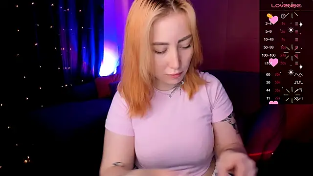 Snapshot of deboramoore chatting on June 11, 2:00 am deboramoore online show from June 11, 2:00 am