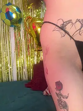 Snapshot of antonelaXantonysex chatting on June 15, 7:05 pm antonelaXantonysex online show from June 15, 7:05 pm