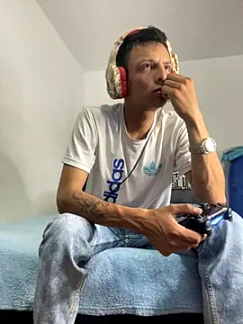 andrewcoopper1 online show from September 25, 3:32 am