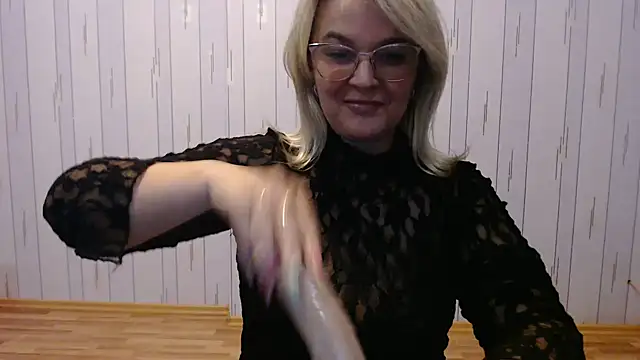 Snapshot of EleanoraDream chatting on October 14, 3:13 pm EleanoraDream online show from October 14, 3:13 pm