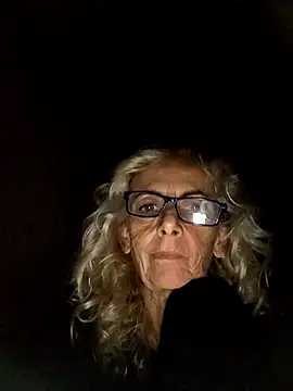 Snapshot of clarabell4 chatting on September 15, 8:09 pm clarabell4 online show from September 15, 8:09 pm