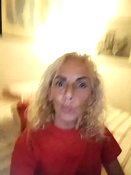 Snapshot of clarabell4 chatting on September 22, 8:22 pm clarabell4 online show from September 22, 8:22 pm