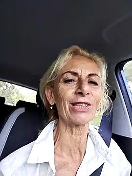 Snapshot of clarabell4 chatting on September 25, 6:28 am clarabell4 online show from September 25, 6:28 am