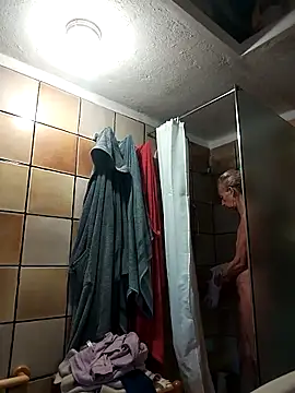 Snapshot of clarabell4 chatting on October 16, 5:30 am clarabell4 online show from October 16, 5:30 am