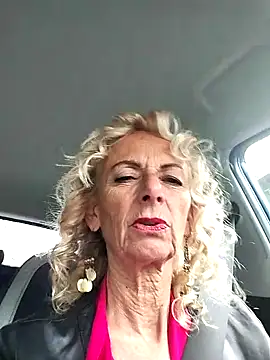 Snapshot of clarabell4 chatting on October 17, 6:38 am clarabell4 online show from October 17, 6:38 am