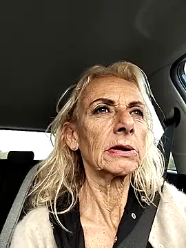 Snapshot of clarabell4 chatting on October 30, 8:05 am clarabell4 online show from October 30, 8:05 am