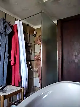 Snapshot of clarabell4 chatting on November 4, 8:13 am clarabell4 online show from November 4, 8:13 am