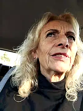 Snapshot of clarabell4 chatting on November 11, 8:25 am clarabell4 online show from November 11, 8:25 am