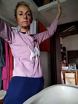 Snapshot of clarabell4 chatting on November 20, 7:30 am clarabell4 online show from November 20, 7:30 am